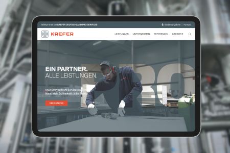 Tablet-Mockup des Webdesigns für KAEFER Deutschland von straightup digital